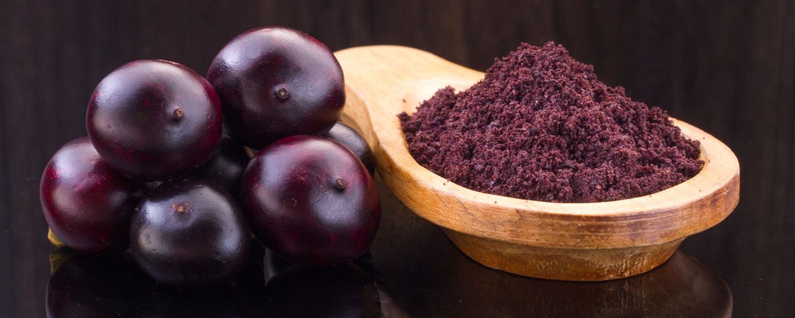 Acai berries and powder
